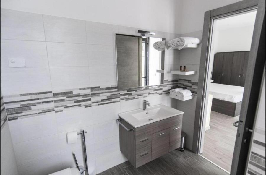 Antica Campione Rooms & Hostel Campione del Garda Exterior foto